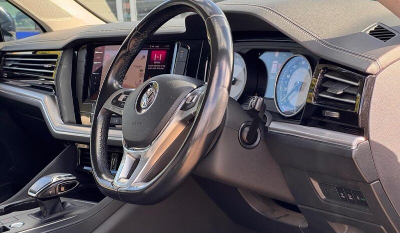 
Volkswagen Touareg 3.0 TDI V6 SEL Tiptronic 4Motion full									