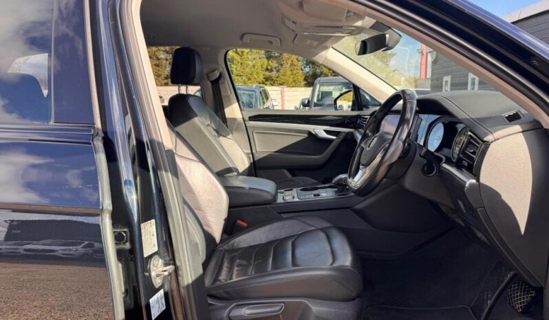 
Volkswagen Touareg 3.0 TDI V6 SEL Tiptronic 4Motion full									