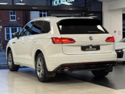 
Volkswagen Touareg 3.0 TDI V6 R-Line Tiptronic 4Motion full									