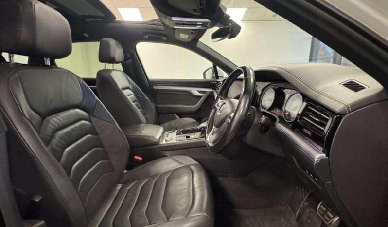 
Volkswagen Touareg 3.0 TDI V6 R-Line Tiptronic 4Motion full									