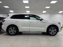 
Volkswagen Touareg 3.0 TDI V6 R-Line Tiptronic 4Motion full									