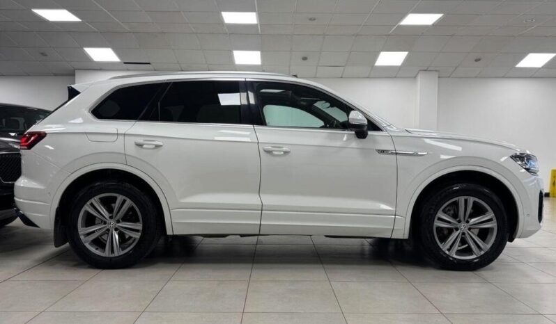 
Volkswagen Touareg 3.0 TDI V6 R-Line Tiptronic 4Motion full									