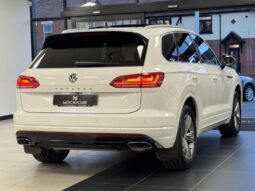 
Volkswagen Touareg 3.0 TDI V6 R-Line Tiptronic 4Motion full									