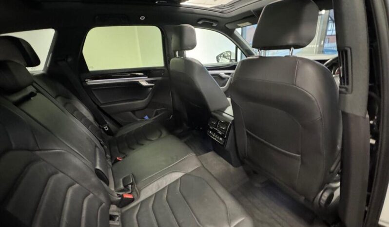 
Volkswagen Touareg 3.0 TDI V6 R-Line Tiptronic 4Motion full									