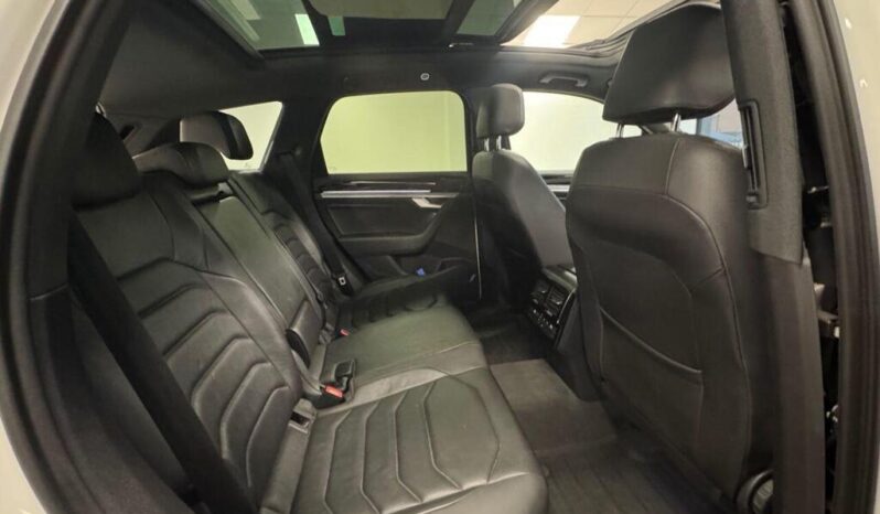 
Volkswagen Touareg 3.0 TDI V6 R-Line Tiptronic 4Motion full									