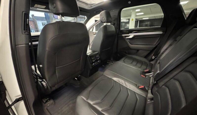 
Volkswagen Touareg 3.0 TDI V6 R-Line Tiptronic 4Motion full									