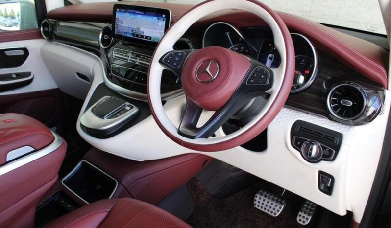 
Mercedes-Benz V-Class  2021 2.0 V300d Sport G-Tronic full									