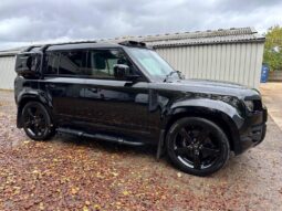 
Land Rover Defender 2022 110 P525 V8 full									