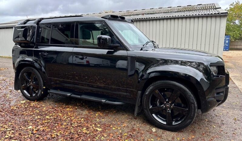 
Land Rover Defender 2022 110 P525 V8 full									