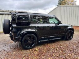 
Land Rover Defender 2022 110 P525 V8 full									