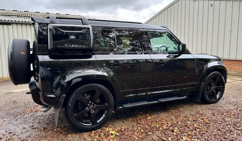 
Land Rover Defender 2022 110 P525 V8 full									