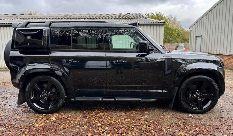 
Land Rover Defender 2022 110 P525 V8 full									