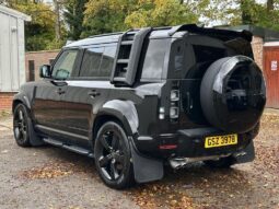 
Land Rover Defender 2022 110 P525 V8 full									