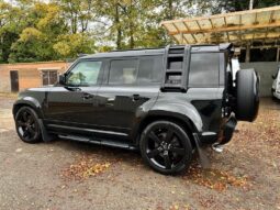 
Land Rover Defender 2022 110 P525 V8 full									