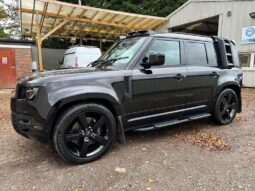 
Land Rover Defender 2022 110 P525 V8 full									