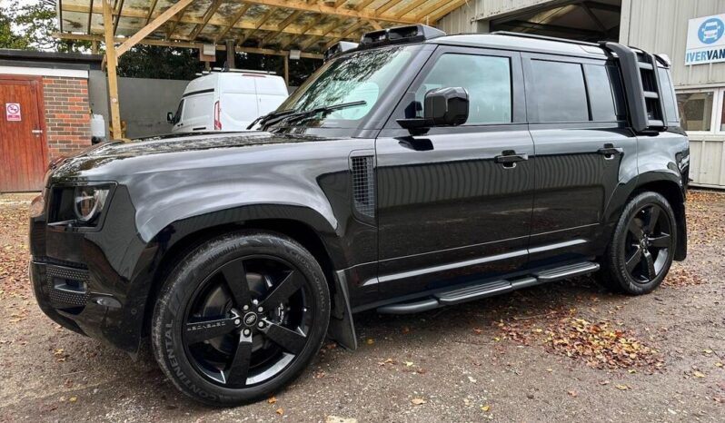 
Land Rover Defender 2022 110 P525 V8 full									