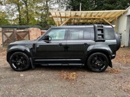 
Land Rover Defender 2022 110 P525 V8 full									