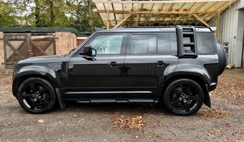 
Land Rover Defender 2022 110 P525 V8 full									