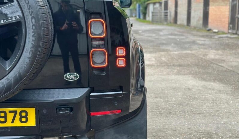 
Land Rover Defender 2022 110 P525 V8 full									