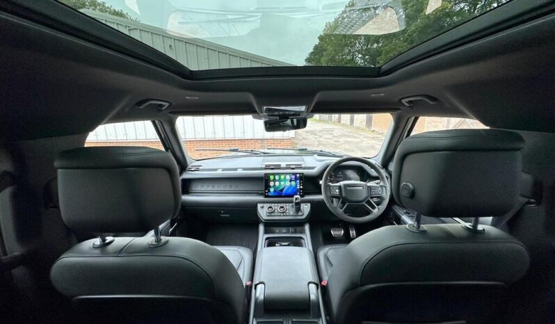 
Land Rover Defender 2022 110 P525 V8 full									