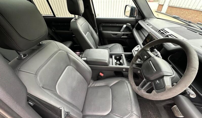 
Land Rover Defender 2022 110 P525 V8 full									