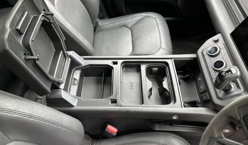 
Land Rover Defender 2022 110 P525 V8 full									