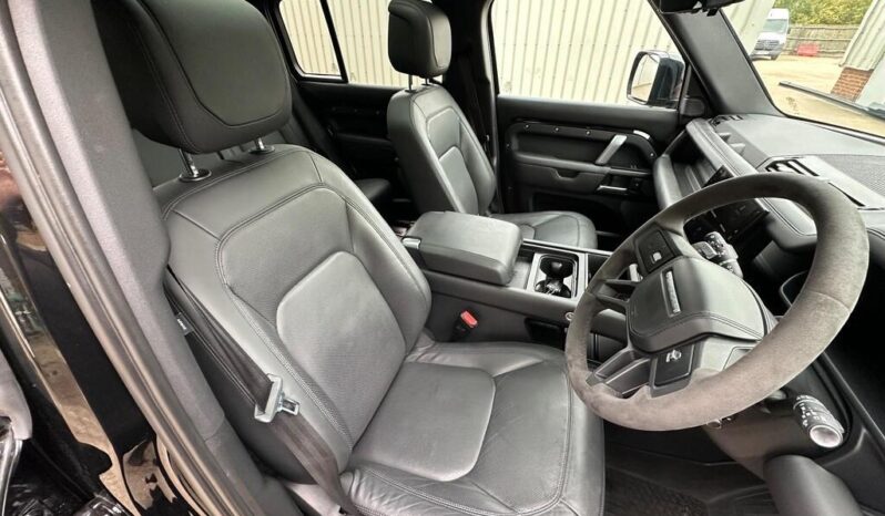 
Land Rover Defender 2022 110 P525 V8 full									