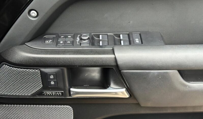 
Land Rover Defender 2022 110 P525 V8 full									