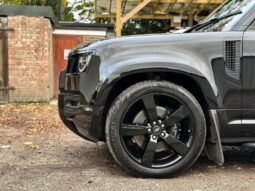 
Land Rover Defender 2022 110 P525 V8 full									