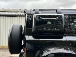 
Land Rover Defender 2022 110 P525 V8 full									