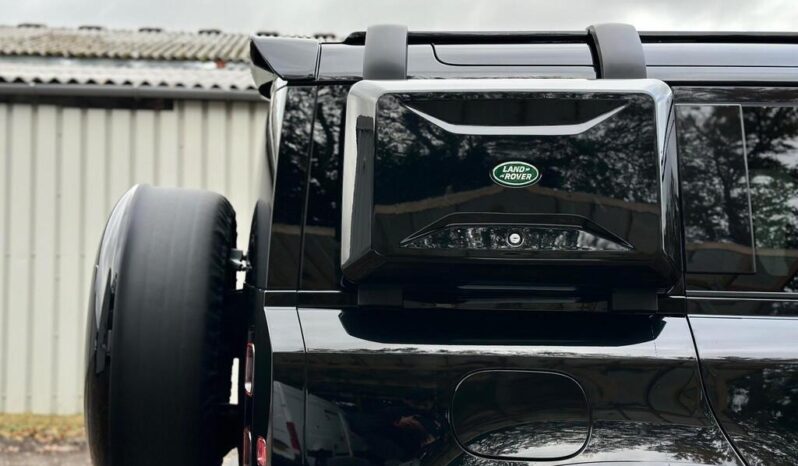 
Land Rover Defender 2022 110 P525 V8 full									