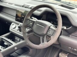 
Land Rover Defender 2022 110 P525 V8 full									