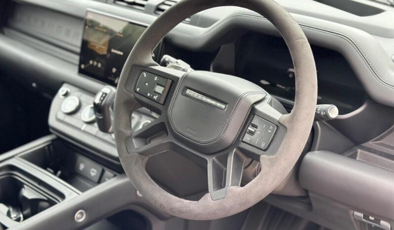 
Land Rover Defender 2022 110 P525 V8 full									