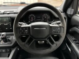 
Land Rover Defender 2022 110 P525 V8 full									