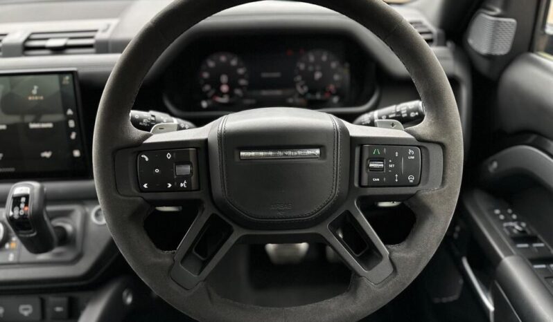 
Land Rover Defender 2022 110 P525 V8 full									