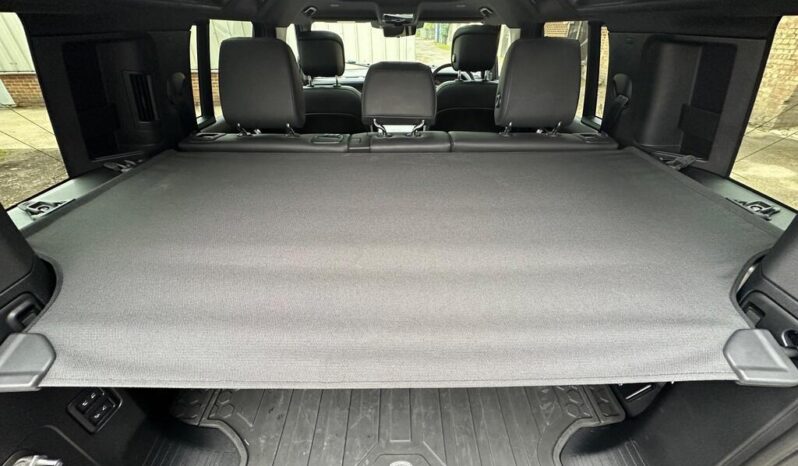 
Land Rover Defender 2022 110 P525 V8 full									