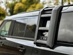 
Land Rover Defender 2022 110 P525 V8 full									