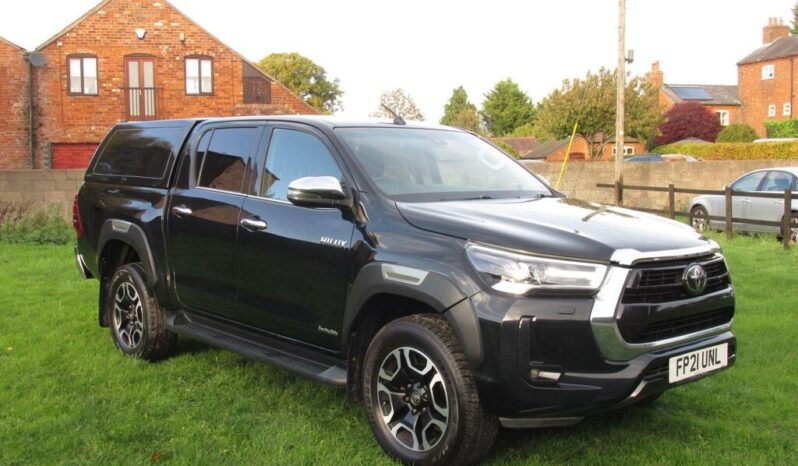 
Toyota Hilux 2.8 D-4D Invincible full									