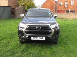 
Toyota Hilux 2.8 D-4D Invincible full									