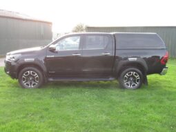 
Toyota Hilux 2.8 D-4D Invincible full									