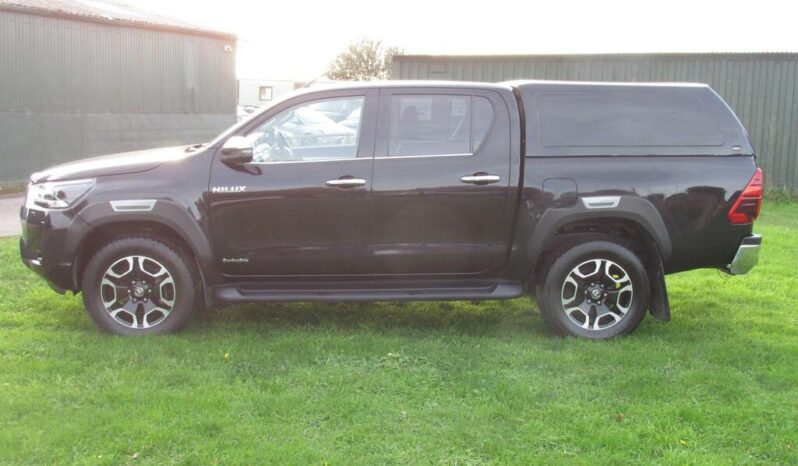 
Toyota Hilux 2.8 D-4D Invincible full									