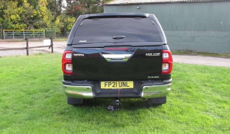 
Toyota Hilux 2.8 D-4D Invincible full									