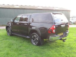 
Toyota Hilux 2.8 D-4D Invincible full									