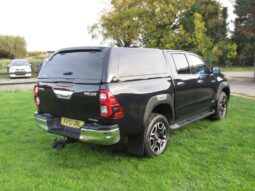 
Toyota Hilux 2.8 D-4D Invincible full									