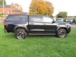 
Toyota Hilux 2.8 D-4D Invincible full									