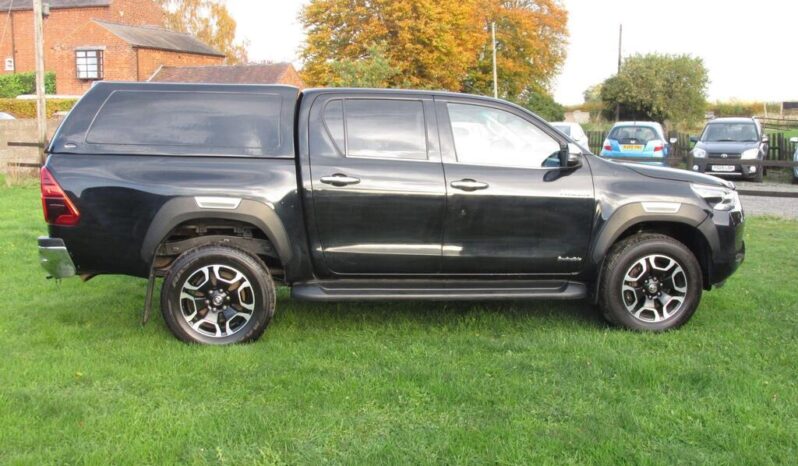 
Toyota Hilux 2.8 D-4D Invincible full									