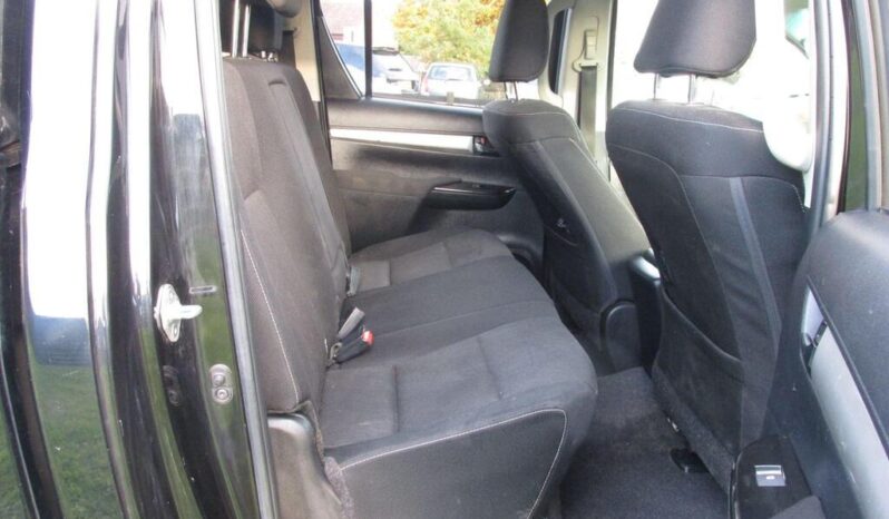 
Toyota Hilux 2.8 D-4D Invincible full									