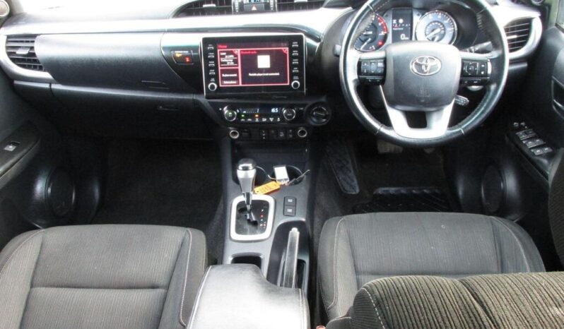
Toyota Hilux 2.8 D-4D Invincible full									