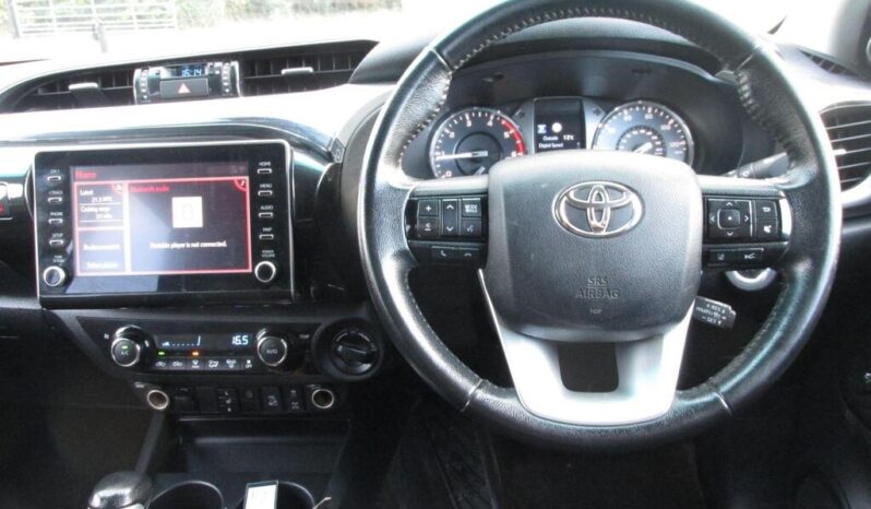 
Toyota Hilux 2.8 D-4D Invincible full									