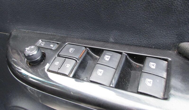 
Toyota Hilux 2.8 D-4D Invincible full									